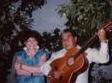 1986 10 kwiecie - niedaleko domu Friedy Cahlo w Mexico City - z gitarzysta, ktry gra w Sanchez i jego dzieci